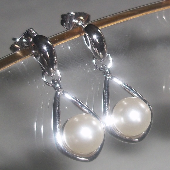 Silver Droplet Set Pearl Earrings - Picture 1 of 4